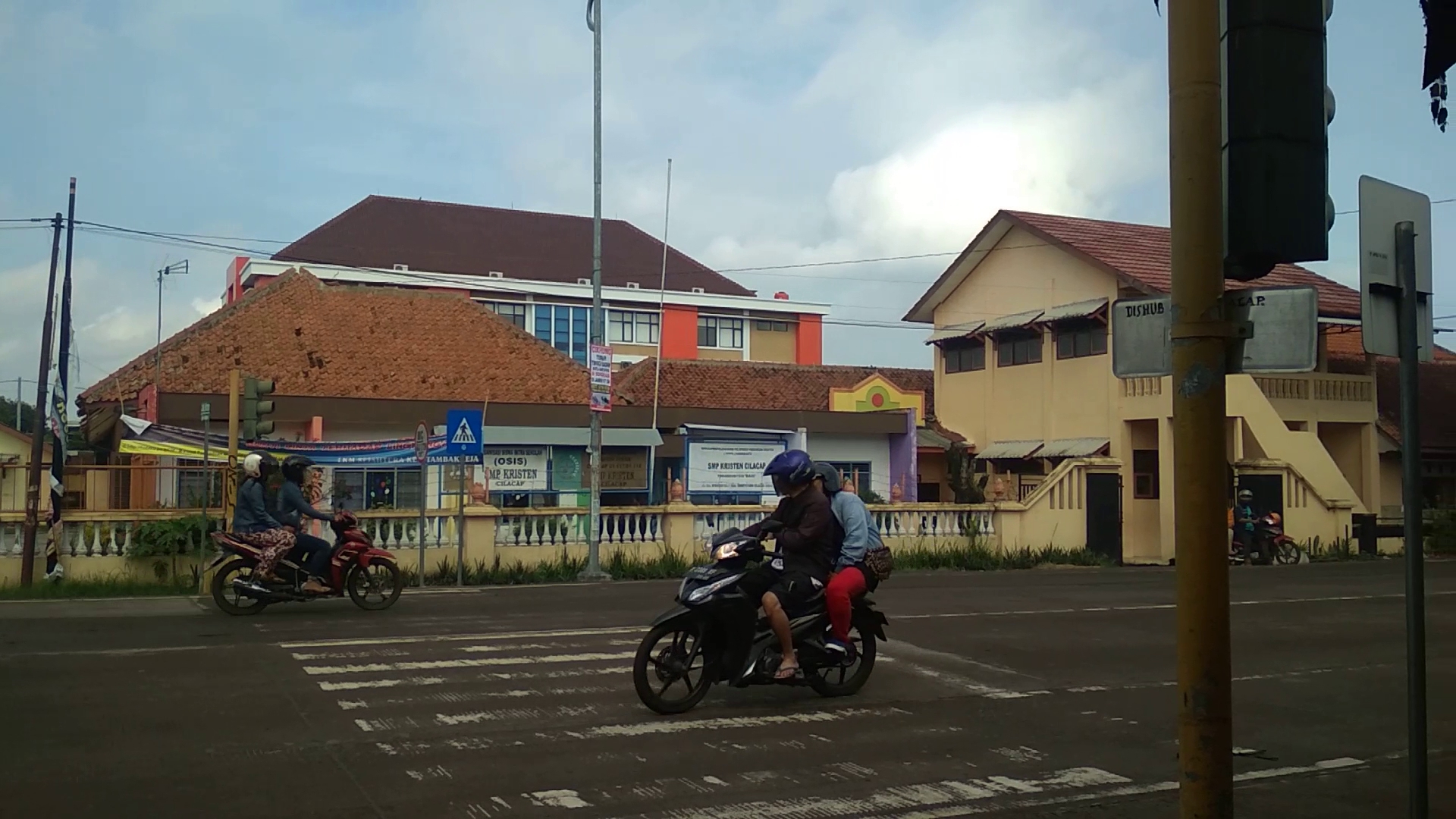 Membangun Masa Depan, Bukan Hanya Sekolah: SD SMP Kristen Cilacap